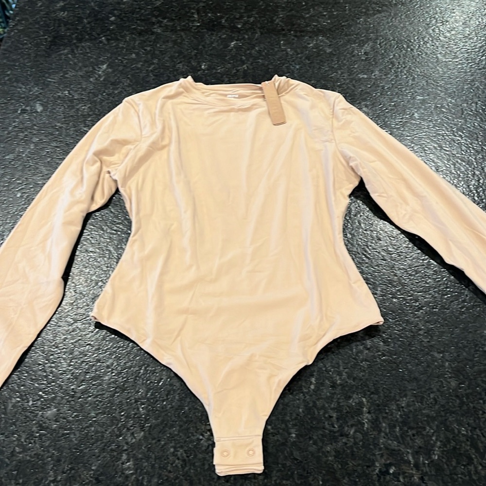 NWT Skims Bodysuit Sz M Clay